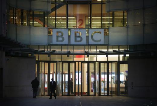 Velika Britanija: Javne ličnosti zatražile od vlade da zaštiti BBC 