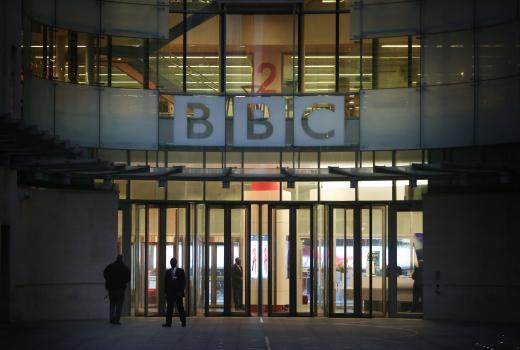 Velika Britanija: Javne ličnosti zatražile od vlade da zaštiti BBC