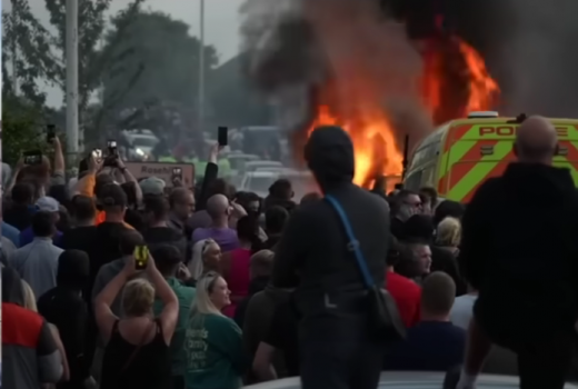 Velika Britanija: Nasilju tokom protesta izloženi i novinari