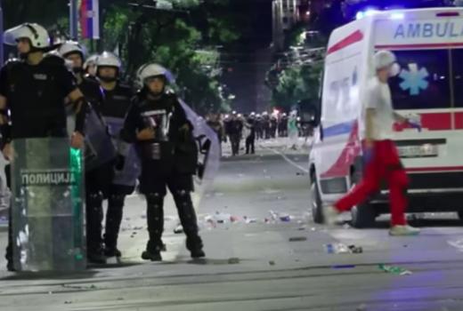 Višestruki napadi na novinare i ometanje tokom praćenja protesta u Beogradu