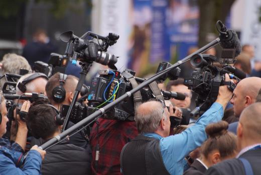 Američke grupe za slobodu medija pokrenule Mrežu za pomoć novinarima