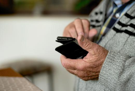 Digitalne zamke u trećoj životnoj dobi: Kako prepoznati i izbjeći online prevare