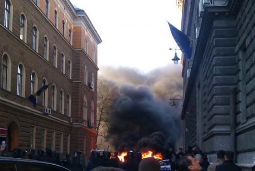 Demonstranti, huligani, protesti, i druge priče