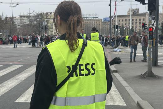 Pritisci na novinare u Srbiji zbog izvještavanja o upotrebi zvučnog topa
