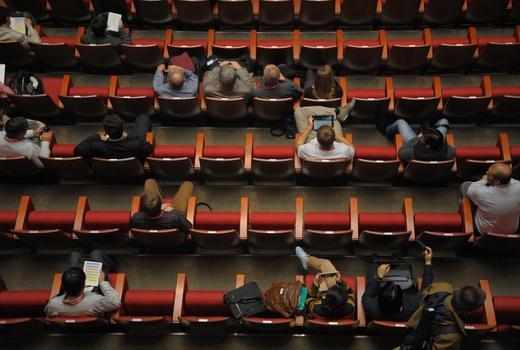 Returning public interest to the relations between public sector and media