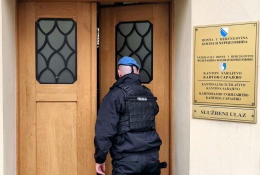 Amir Pašić uhapšen nakon brutalnih verbalnih napada na novinarku Rabiju Arifović