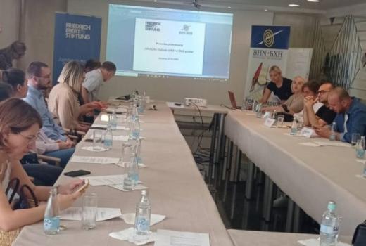 Medijske slobode u BiH u 2022. godini: Svaki deseti ispitanik smatra da napad na novinare može biti opravdan