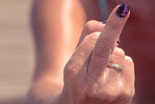 SAD: Pokazati srednji prst garantovana je sloboda izražavanja