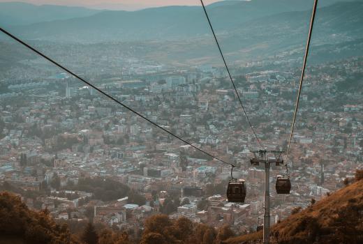 Kako srbijanski mediji izveštavaju o BiH: Rat koji još uvek traje